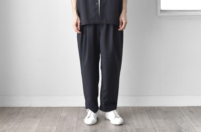 STILL BY HAND（スティルバイハンド）Polyester/Summer Wool 2tuck Easy Pants