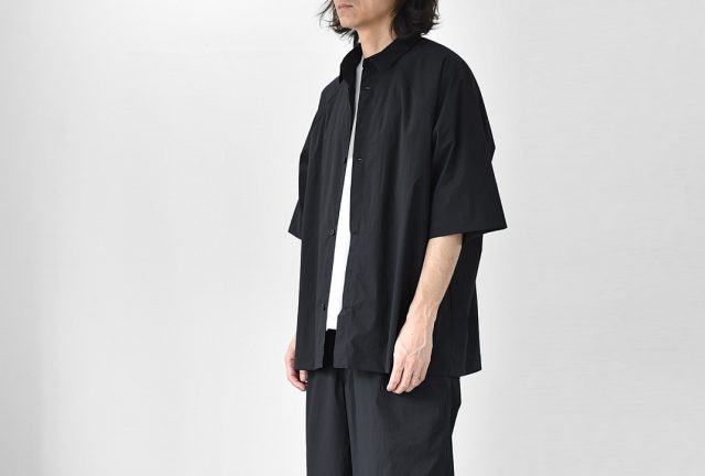 セットアップでも、一枚でも。STILL BY HAND（スティルバイハンド）ナイロンラグランシャツ