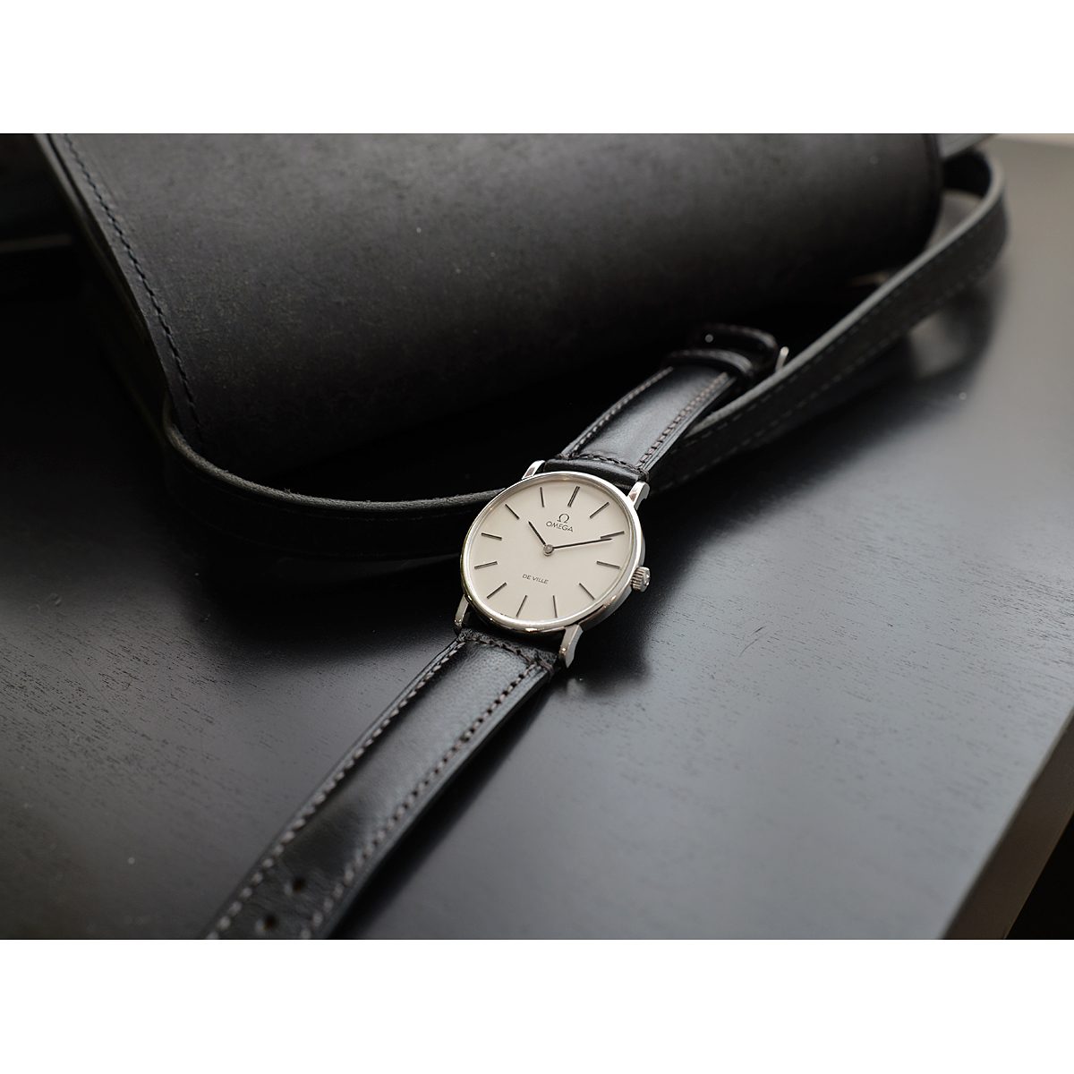街と調和する、小さな名品。 OMEGA「De Ville」1970s Vintage Watch 