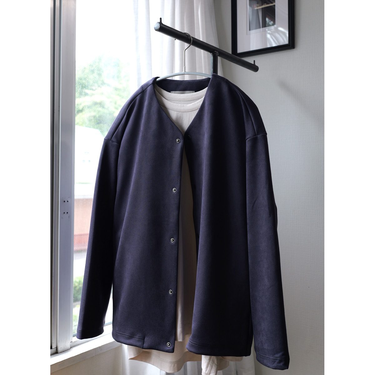 スエードタッチの上品な羽織り ― CURLY「KNIT SUEDE SNAP BUTTON