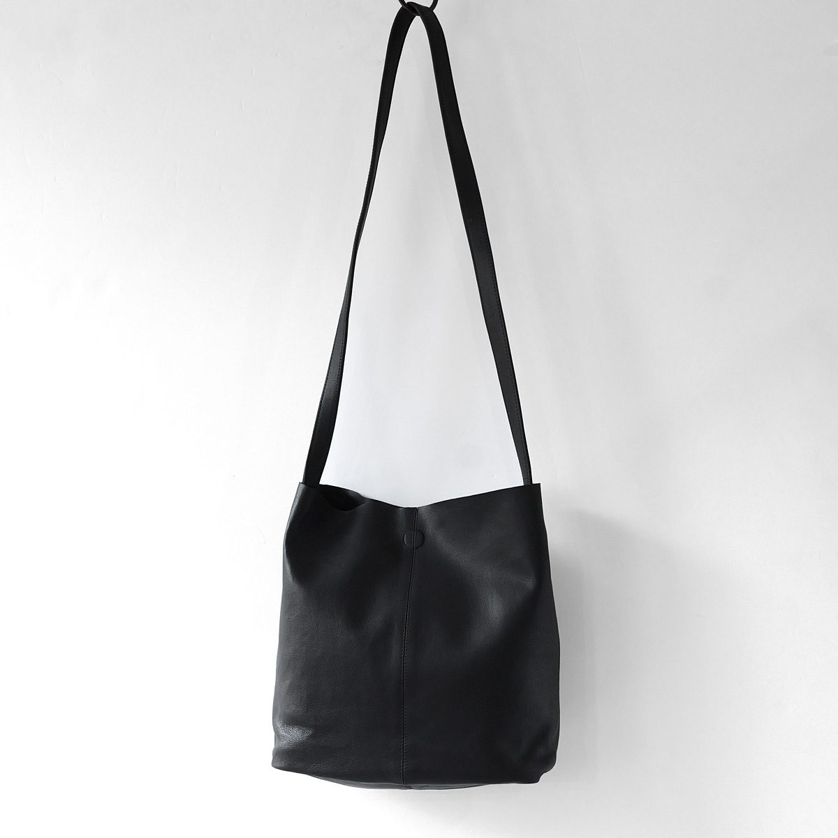 Morphée ゴートレザーショルダーバッグ Mサイズ Morphée / モルフェ / ゴートレザーバッグ（Mサイズ） - 北欧、暮らし