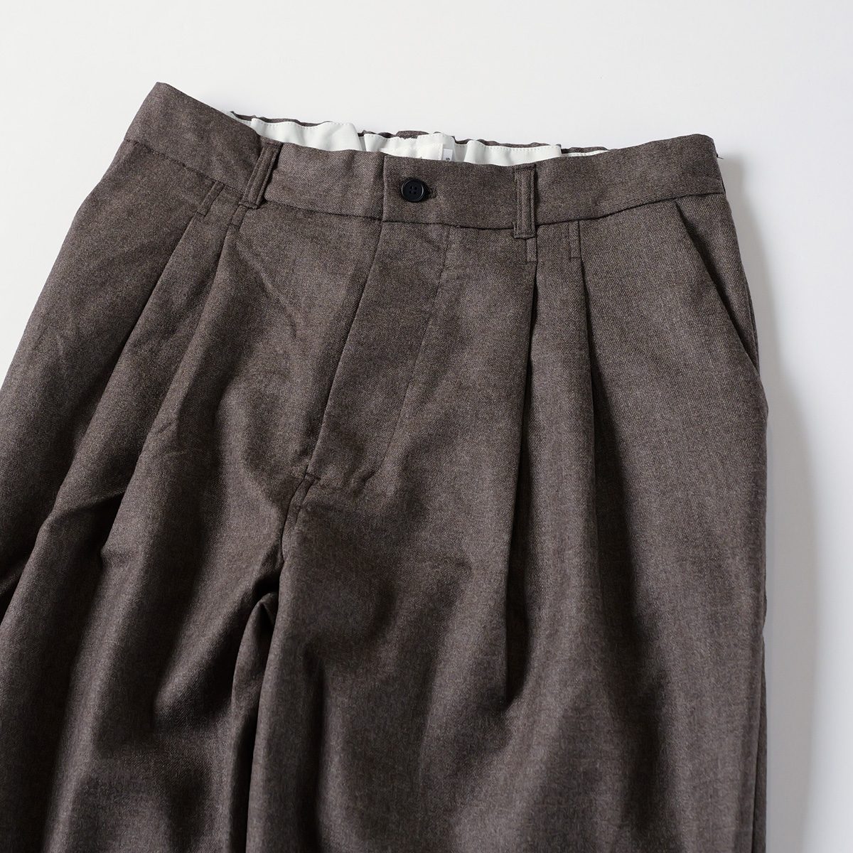 STILL BY HAND（スティルバイハンド）Wool Saxony Easy Slacks – Daily