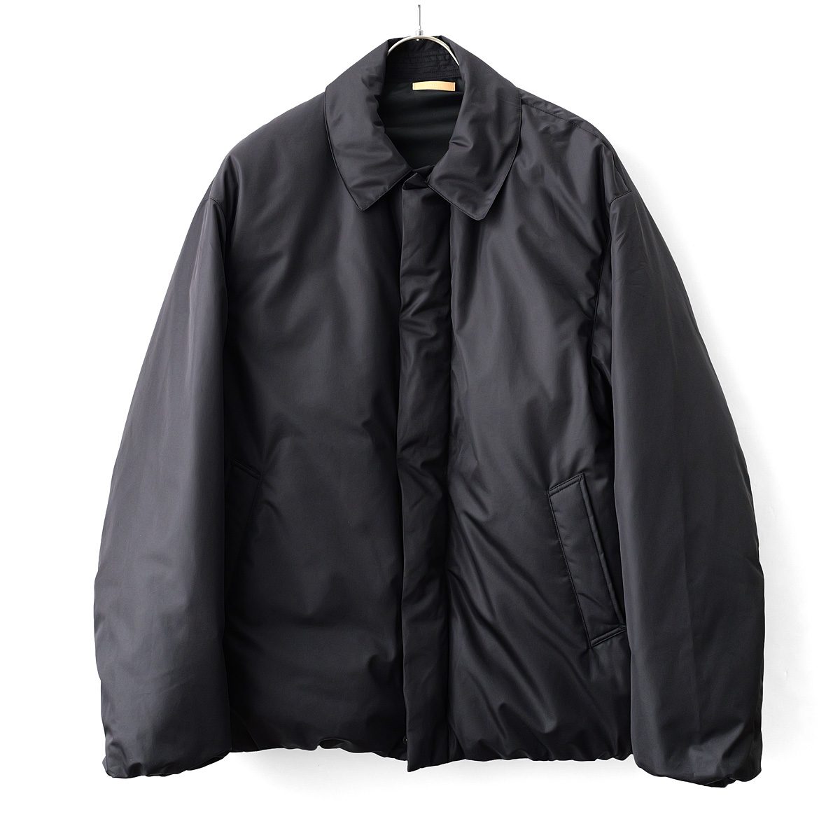 LAMOND – Soutien Collar Down Jacket – 冬に馴染む、大人のステン